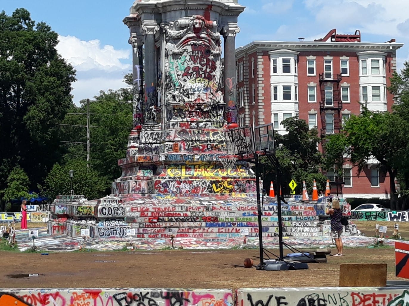 Robert E. Lee statue